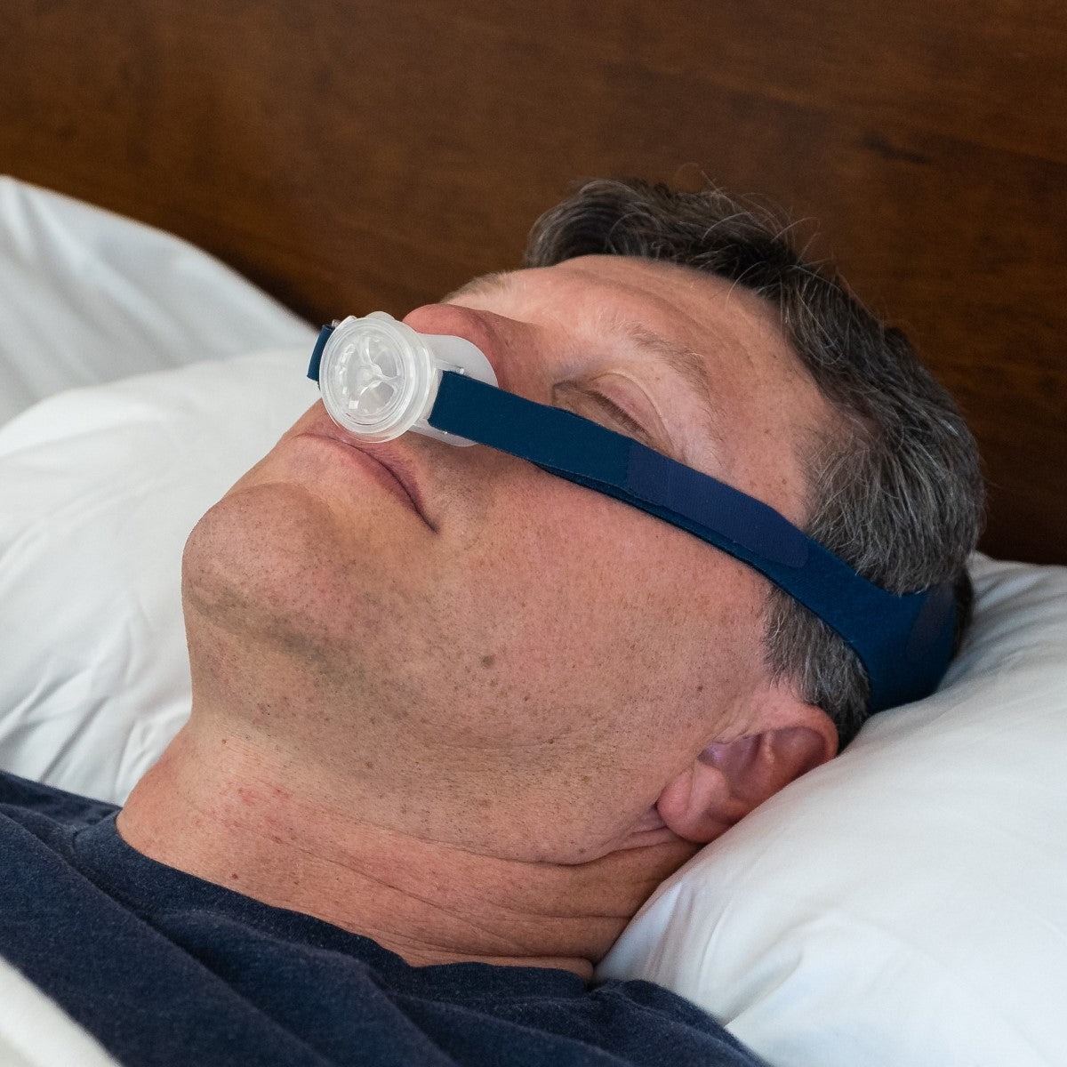 Photo of man using Optipillows EPAP mask